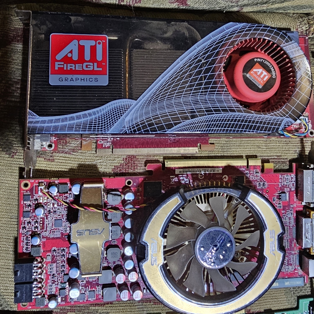 FireGL Graphics Card - Red - Picture 3 of 9